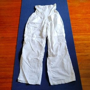Motherhood Maternity 2 in 1 White Cargo Pants - Size Medium - perfect for summer